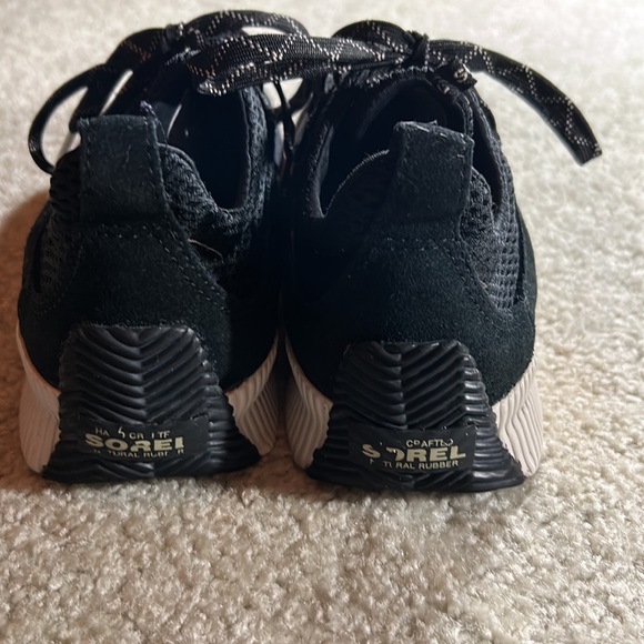 Sorel In and Out shoes! - Picture 4 of 7